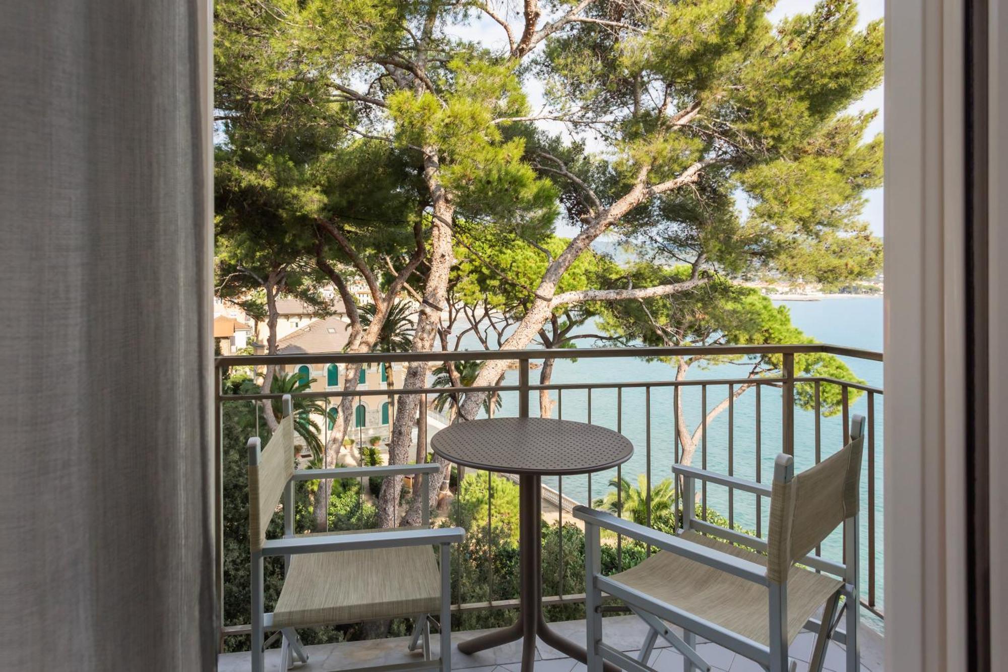 Double Room Lateral Sea View