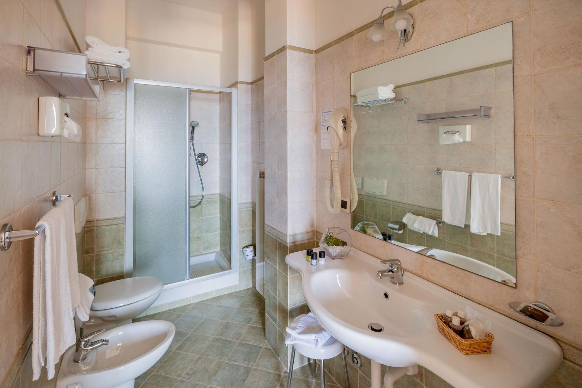 Double or Twin Room Sea View